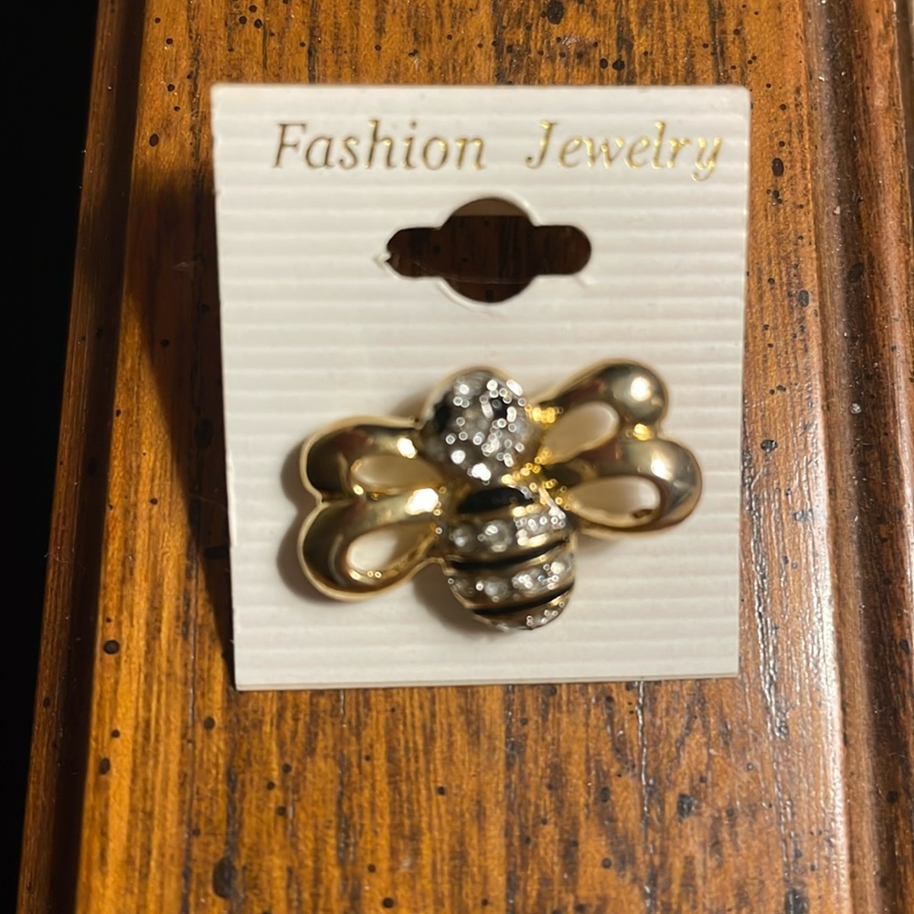 Fashion Jewelry Gold Bumble Bee Lapel Pin